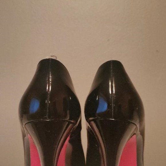 CHRISTIAN LOUBOUTIN PATENT LEATHER PUMPS - Picture 1 of 7
